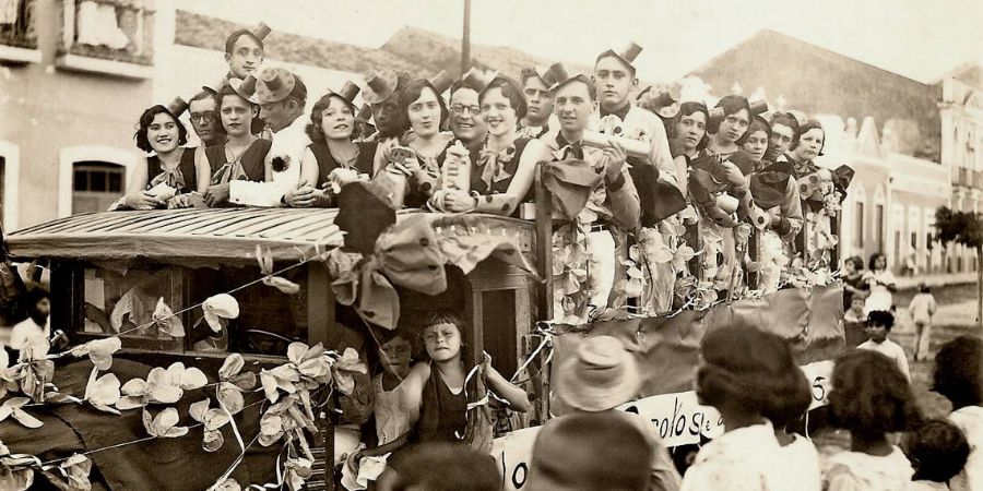 CARNAVAL DE ARACATI - BLOCO GAROTAS. Foto década de 30. Acervo: Netinho Ponciano