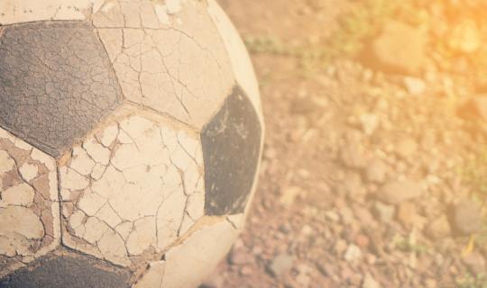 A PRIMEIRA BOLA DE FUTEBOL